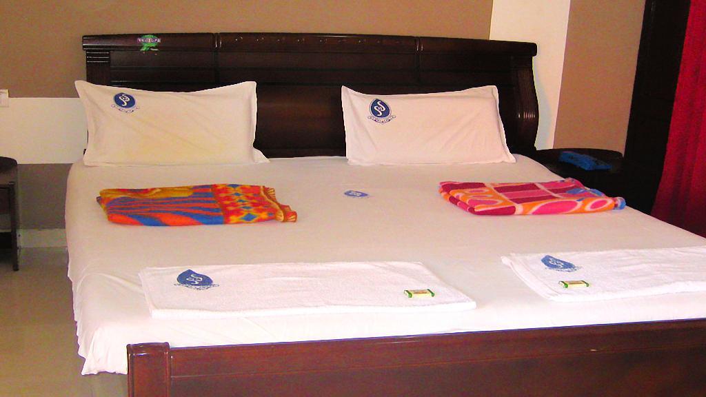 Hotel Sri Saravana Rameswaram Bagian luar foto